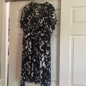 Emma black and white faux wrap dress. Comes with tie attached! Short sleeve!